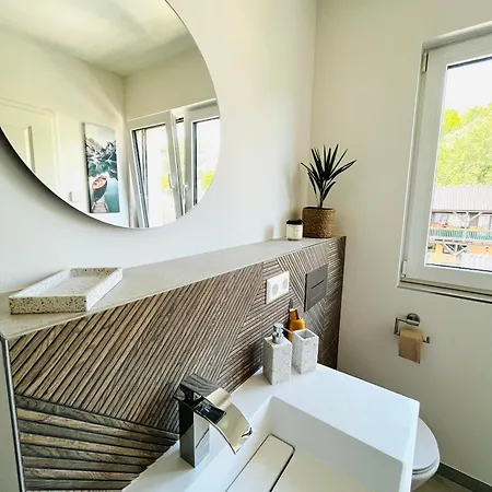55M2 Chemnitz Rabenstein Kids Welcome, Wifi, Parkplatz, Waschmaschine, Babybett, Sandkasten Exterior photo